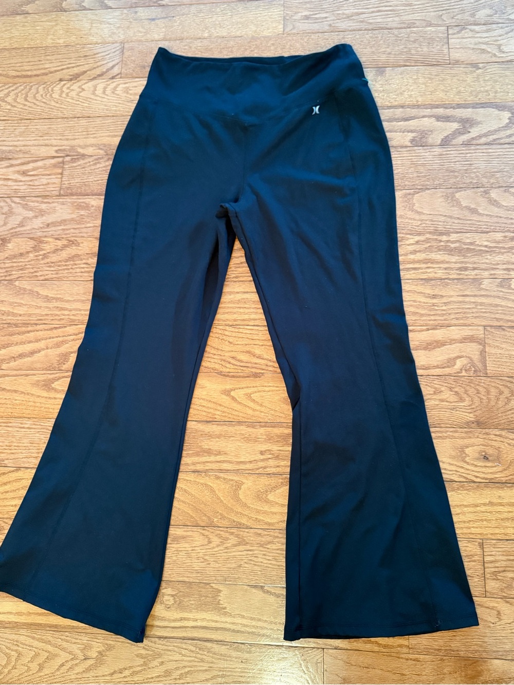 Hurley 1X High Rise Flared Leggings in Black